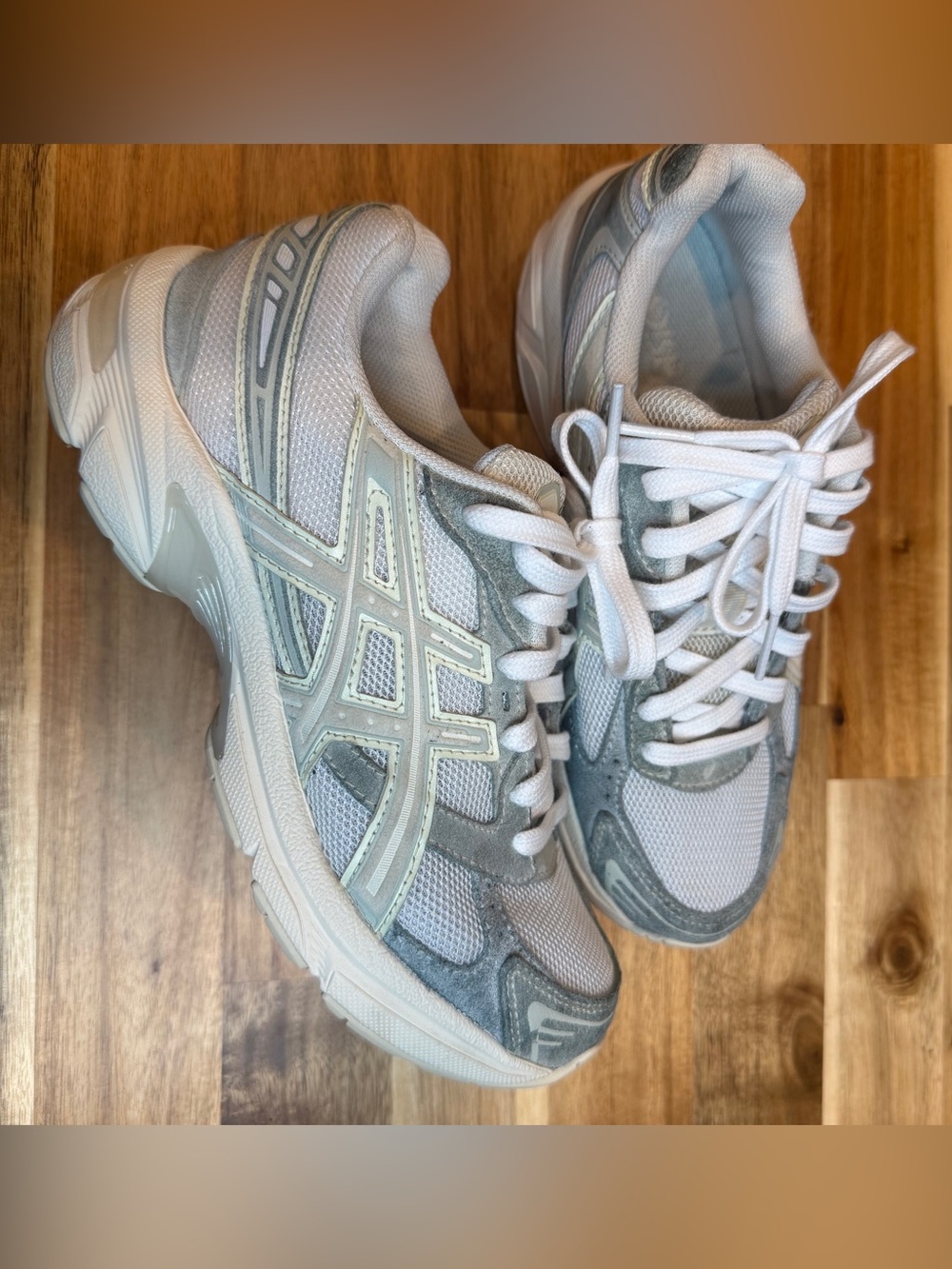 ASICS 2000’s Retro style Womens running shoes